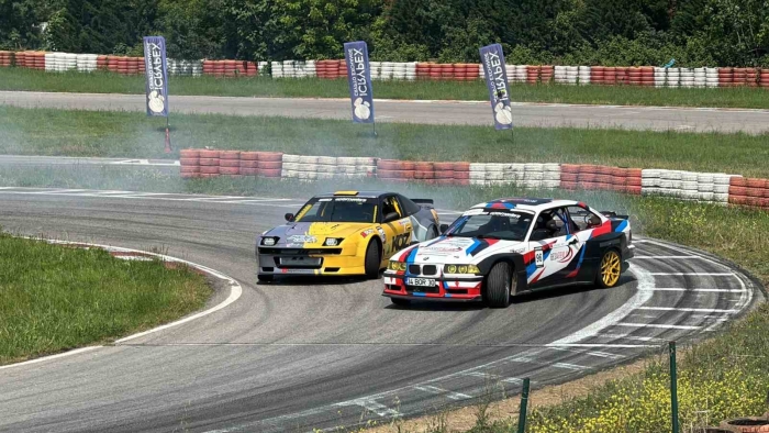Drift araçları tozu dumana kattı