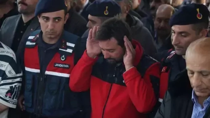 İzmir’deki yangında hayatını kaybeden 5 çocuk son yolculuklarına uğurlandı