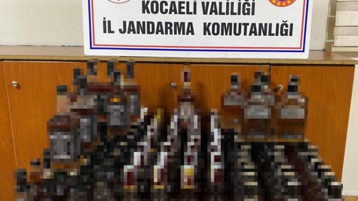 Kocaeli’de piyasa değeri 165 bin TL olan kaçak alkol ele geçirildi