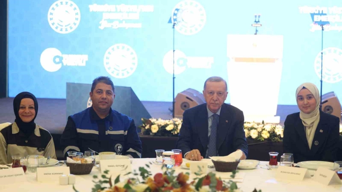 Cumhurbaşkanı Erdoğan: "Ramazan Bayramı ikramiyelerini 2-5 Nisan tarihleri arasında emeklilerimizin hesaplarına yatırmış olacağız"