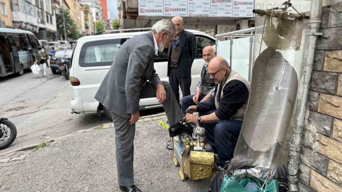 Maltepeli ayakkabı boyacısı bilek güreşinde Türkiye şampiyonu oldu