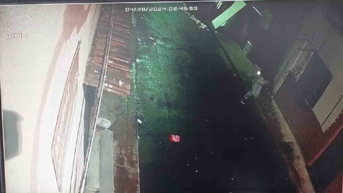 Silahla kendini vurdu, polis kan izlerini takip edip oyununu bozdu
