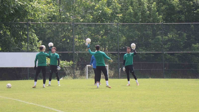 Sakaryaspor, Süper Lig hasretini gidermek için hazırlıklarını sürdürüyor