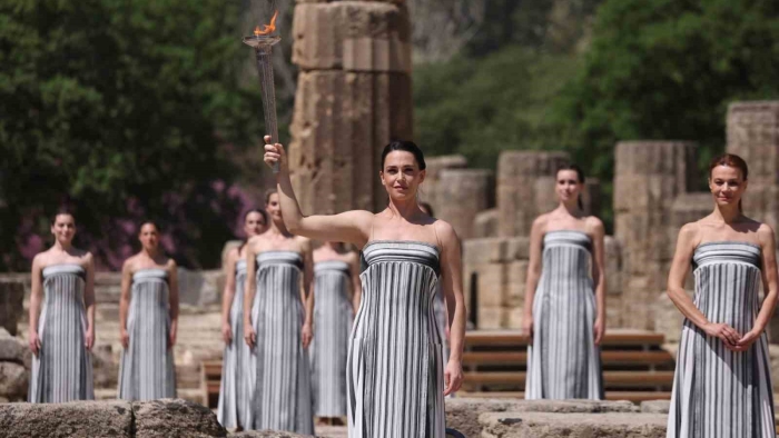 Paris 2024 Olimpiyat Oyunları meşalesi yandı