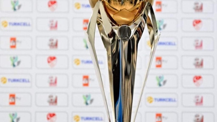 Süper Kupa’da Galatasaray ile karşılaşan Fenerbahçe, mücadelenin 3. dakikasında sahadan çekildi.