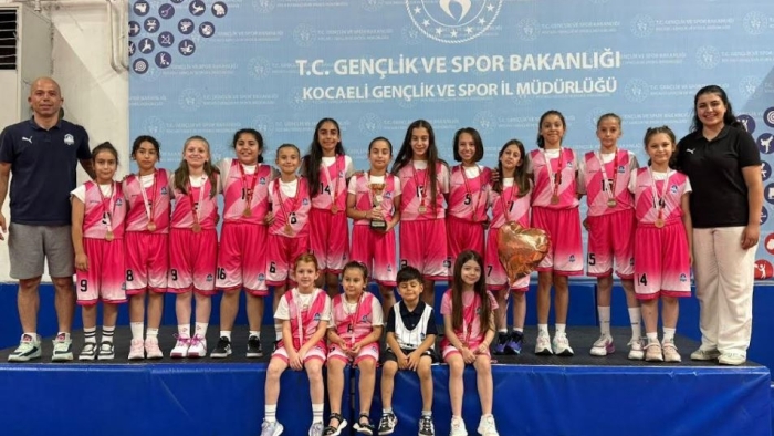 Çayırova’nın sporcuları madalya ve kupalara doymuyor