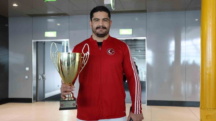 31 yıl sonra Avrupa şampiyonu olan Serbest Güreş Milli Takımı, yurda döndü