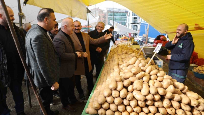 Emek Mahallesi’ne kapalı pazar yapıldı