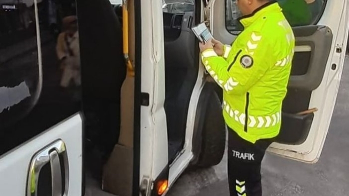 Bu sefer ceza yazmak için değil ’Teşekkür’ etmek için durdurdu