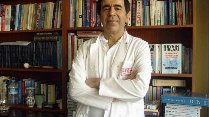 Nöroloji Uzmanı Doktor Mehmet Yavuz, yüz körlüğü hastalığını anlattı: "Bakıyorlar ama görmüyorlar"