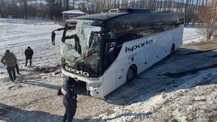 Afyonkarahisar’da Yolcu Otobüsü Devrildi: 1 Ölü, 25 Yaralı