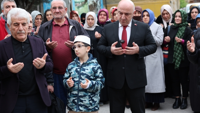 Başkan Bıyık, umre yolcularını uğurladı