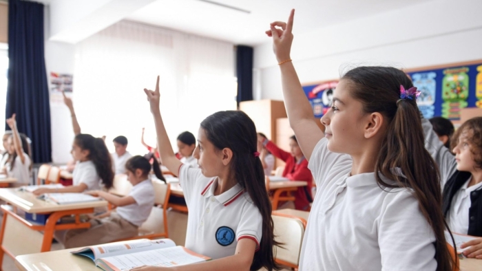 İlkokulda Şok Olay! Öğretmenin İzlettiği Film Velileri Çileden Çıkardı
